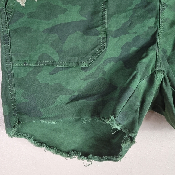 Torrid Green Camo Floral Stretch Fit Shorts DeminSz 16 - Picture 3 of 8